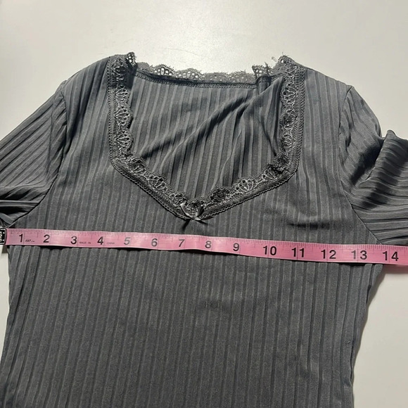 Imperfect SHEIN bundle juniors small tops 2 long sleeved 1 short sleeve 1 crop - Picture 6 of 13